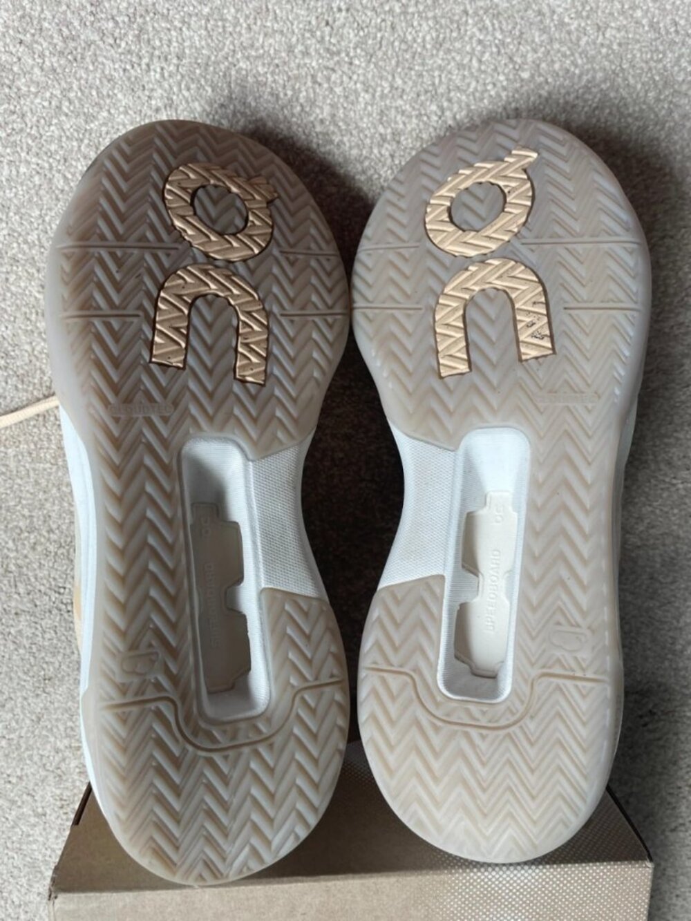 On Cloud The Roger Advantage Pro Tennis Shoes Cream Beige Women's US 7 - Picture 5 of 7